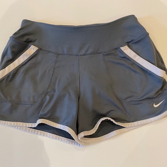 Nike Dri-Fit Gray Shorts Size XS - Picture 1 of 3